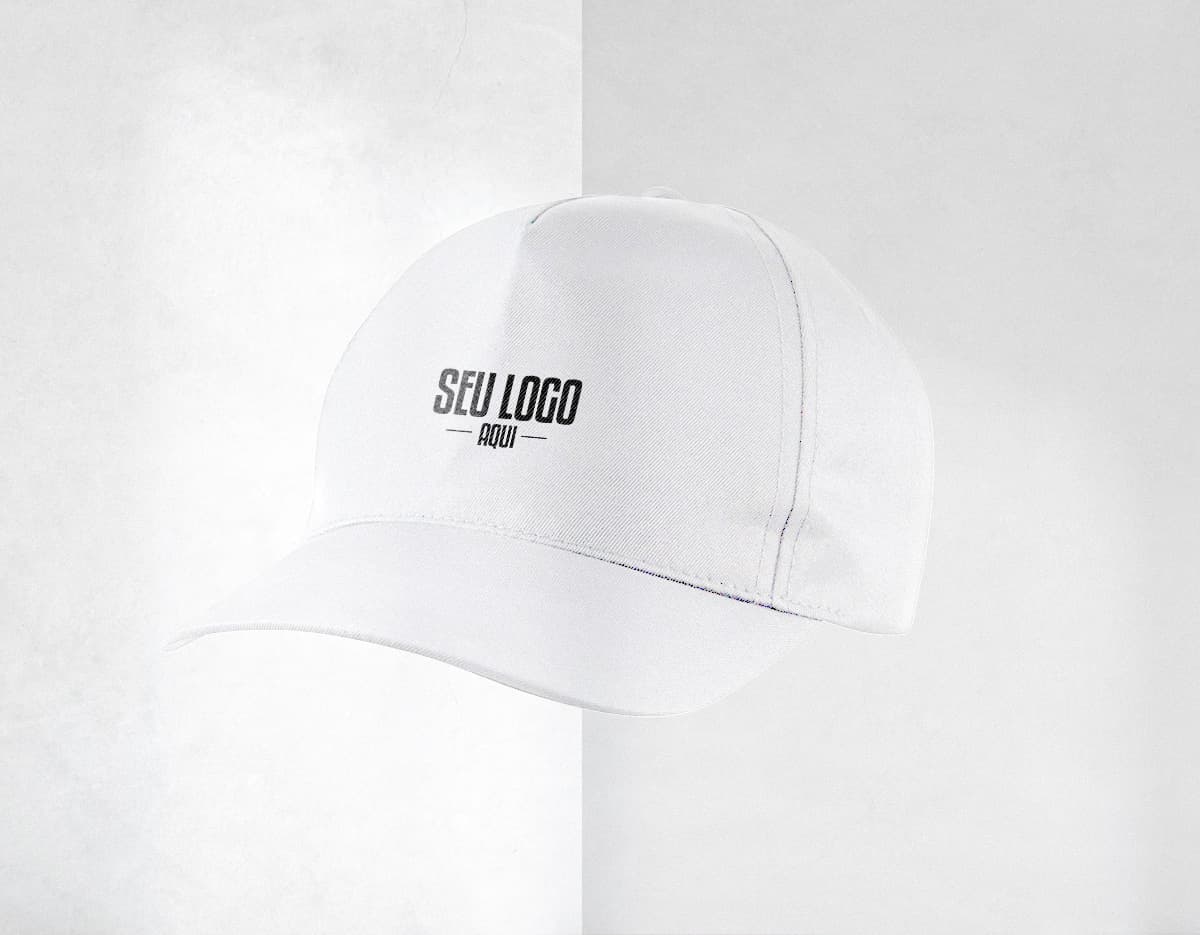 Boné Americano Tradicional Brim - Acessório moderno para um look casual e despojado. Feito com duráveis materiais, é perfeito para o dia a dia no escritório ou em momentos de lazer. Adicione um toque de estilo ao seu visual com este boné clássico. Aproveite!
