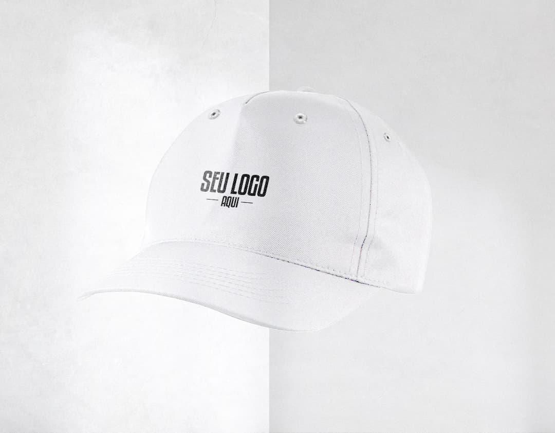 American Plus Cap in yellow and black, with a modern design and symbols of success. Made of paper and 3D, it offers
