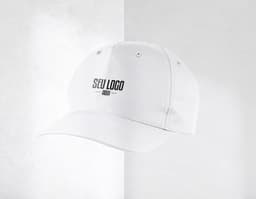 American Plus Cap in yellow and black, with a modern design and symbols of success. Made of paper and 3D, it offers