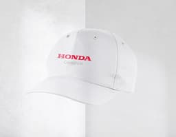 American Plus Cap in yellow and black, with a modern design and symbols of success. Made of paper and 3D, it offers
