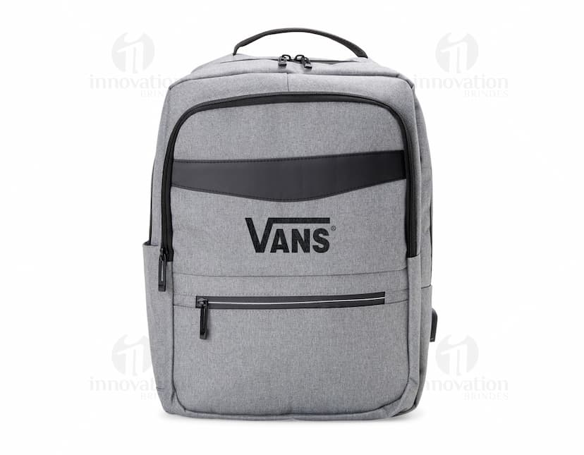 Mochila preta de nylon com capacidade de 22L, possui suporte USB embutido. Possui alça, zíper, bolso de armazenamento e design moderno. Ideal para viagens, negócios ou uso casual. Elegante, resistente e prática.