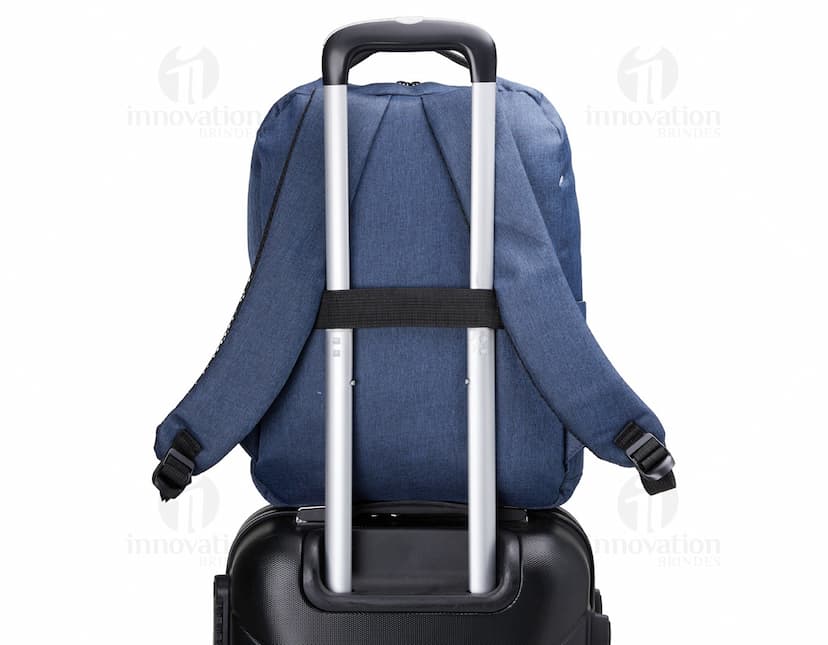 Mochila preta de nylon com capacidade de 22L, possui suporte USB embutido. Possui alça, zíper, bolso de armazenamento e design moderno. Ideal para viagens, negócios ou uso casual. Elegante, resistente e prática.