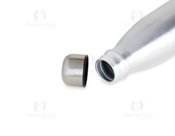 Botella de aluminio con capacidad de 630ml.