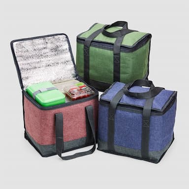Bolsa Térmica 12 Litros na cor azul, com design moderno e alça ajustável. Ideal para manter alimentos e bebidas frescos por mais tempo.