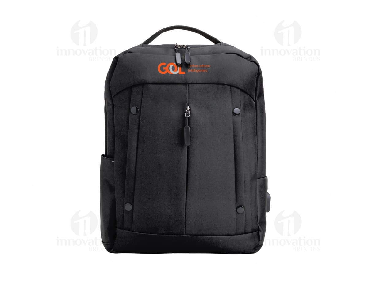 Mochila de nylon de 21 litros em marrom e preto, com alça de couro, zíperes, bolsos e tecido resistente. Ideal para viagens, uso casual e estilo moderno.