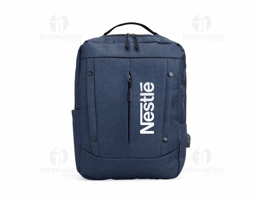 Mochila de nylon de 21 litros em marrom e preto, com alça de couro, zíperes, bolsos e tecido resistente. Ideal para viagens, uso casual e estilo moderno.