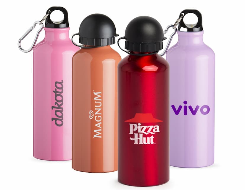 Garrafa de alumínio 500ml com mosquetão, ideal para armazenar líquidos. Feita em material resistente e de alta qualidade, com design prático e clean. Perfeita para manter a hidratação em dia, seja em casa, na academia ou em passeios ao ar livre.