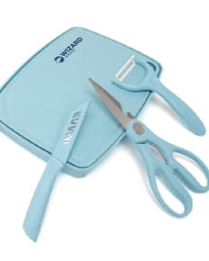 Kit Cozinha 3 Peças: o complemento ideal para sua cozinha! Com design moderno e sofisticado, esse conjunto conta com utensílios em metal e plástico de alta qualidade, garantindo durabilidade e praticidade. Leve mais praticidade e estilo para suas refeições do dia a dia.