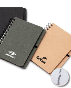 Caderneta Kraft B6 com Porta Caneta - Ideal para anotações diárias, esta caderneta kraft possui um prático porta caneta acoplado. Perfeita para organização e praticidade no dia a dia. Adquira a sua agora!