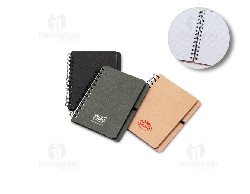 Caderneta Kraft B6 com Porta Caneta - Ideal para anotações e organização, com um charmoso porta caneta acoplado. Perfeito para presentear ou utilizar no dia a dia. Garanta já a sua!