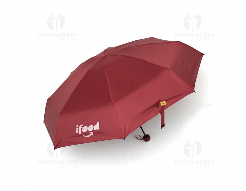 Guarda chuva com design moderno em preto e amarelo, com mapas e bandeiras de países impressos. Produto 3D com abertura automática, oferecendo proteção contra a chuva e vento. Item de segurança e conforto, ideal para uso em viagens de negócios ou lazer.