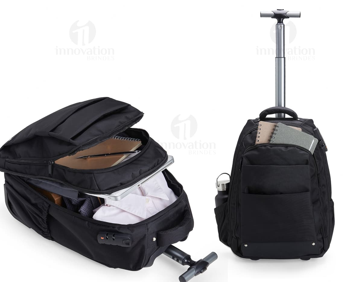 Mochila 27 Litros com Rodinhas preta de couro, equipamento moderno e elegante, com alças, zíper, fivela e rodinhas para fácil transporte. Ideal para viagens, negócios e uso pessoal.