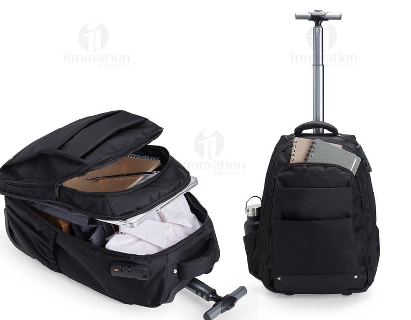 Mochila 27 Litros com Rodinhas preta de couro, equipamento moderno e elegante, com alças, zíper, fivela e rodinhas para fácil transporte. Ideal para viagens, negócios e uso pessoal.