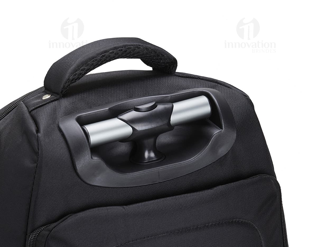Mochila 27 Litros com Rodinhas preta de couro, equipamento moderno e elegante, com alças, zíper, fivela e rodinhas para fácil transporte. Ideal para viagens, negócios e uso pessoal.