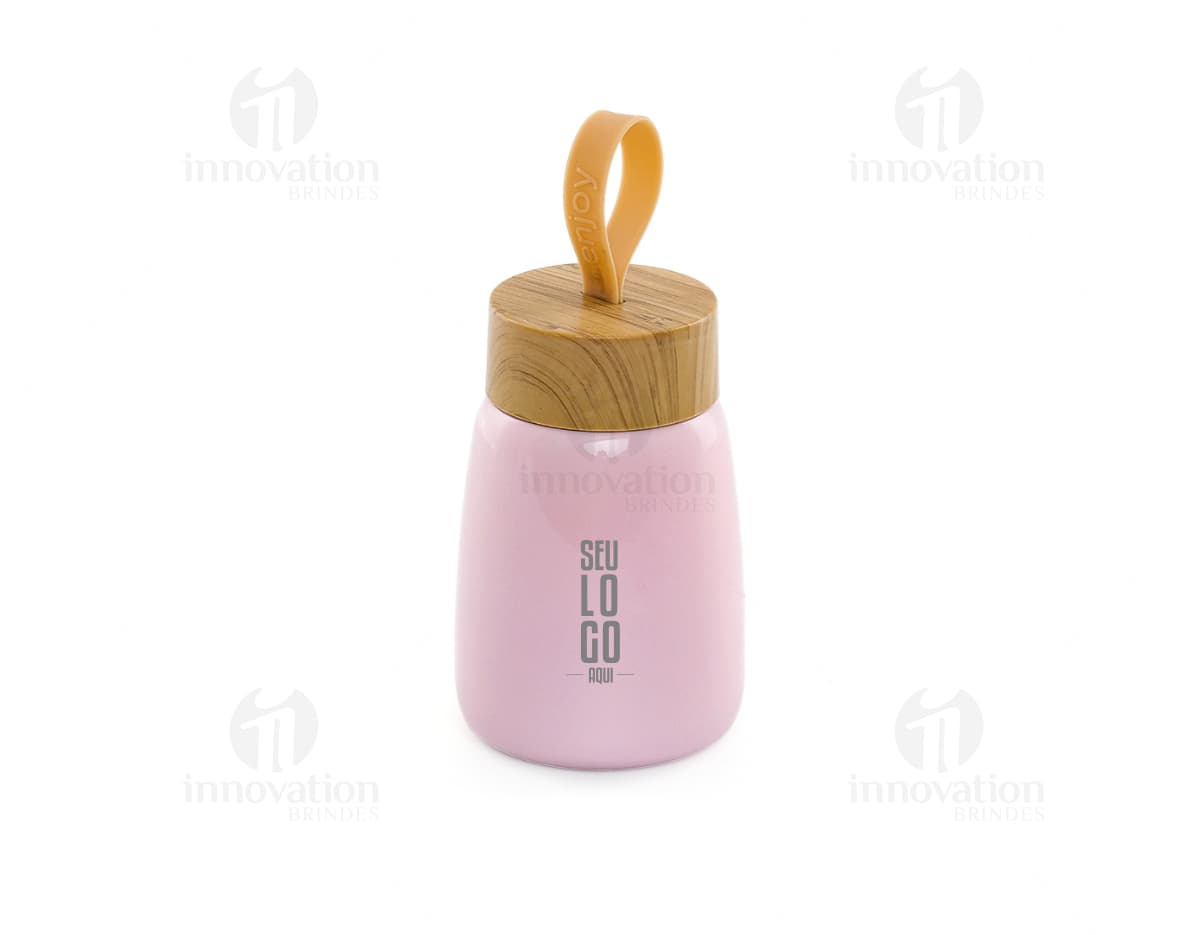 Garrafa de aço inoxidável com parede dupla de 270ml, refletindo a luz e brilhando em prata, com design elegante e resistente.