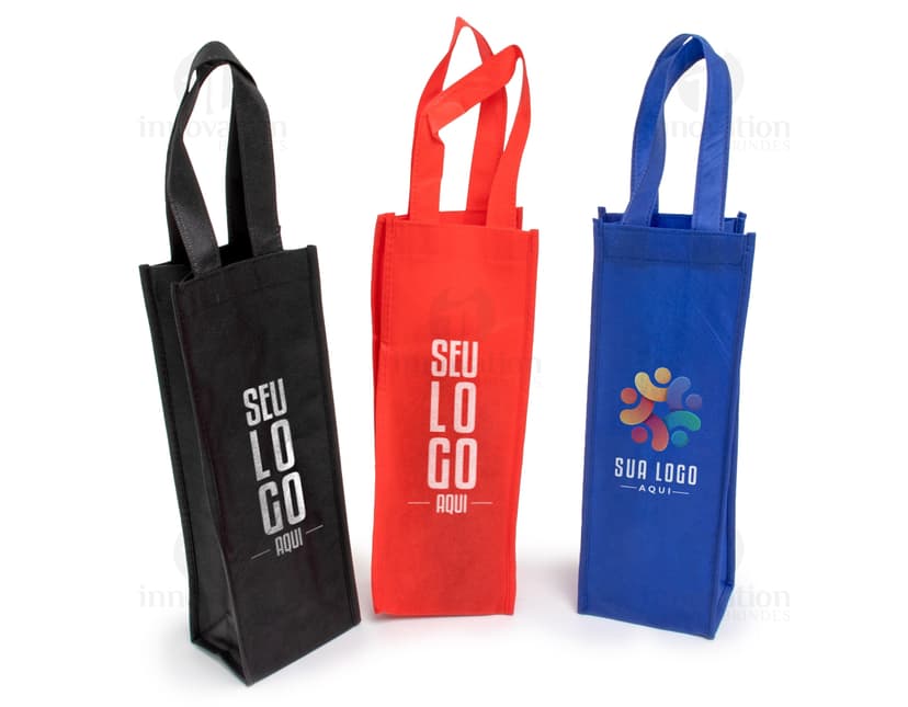 Bolsa porta garrafa tnt para transporte de bebidas com praticidade e estilo. Ideal para quem valoriza a elegância e a facilidade no dia a dia. Produto resistente e moderno, perfeito para momentos de lazer. Garanta o seu agora!