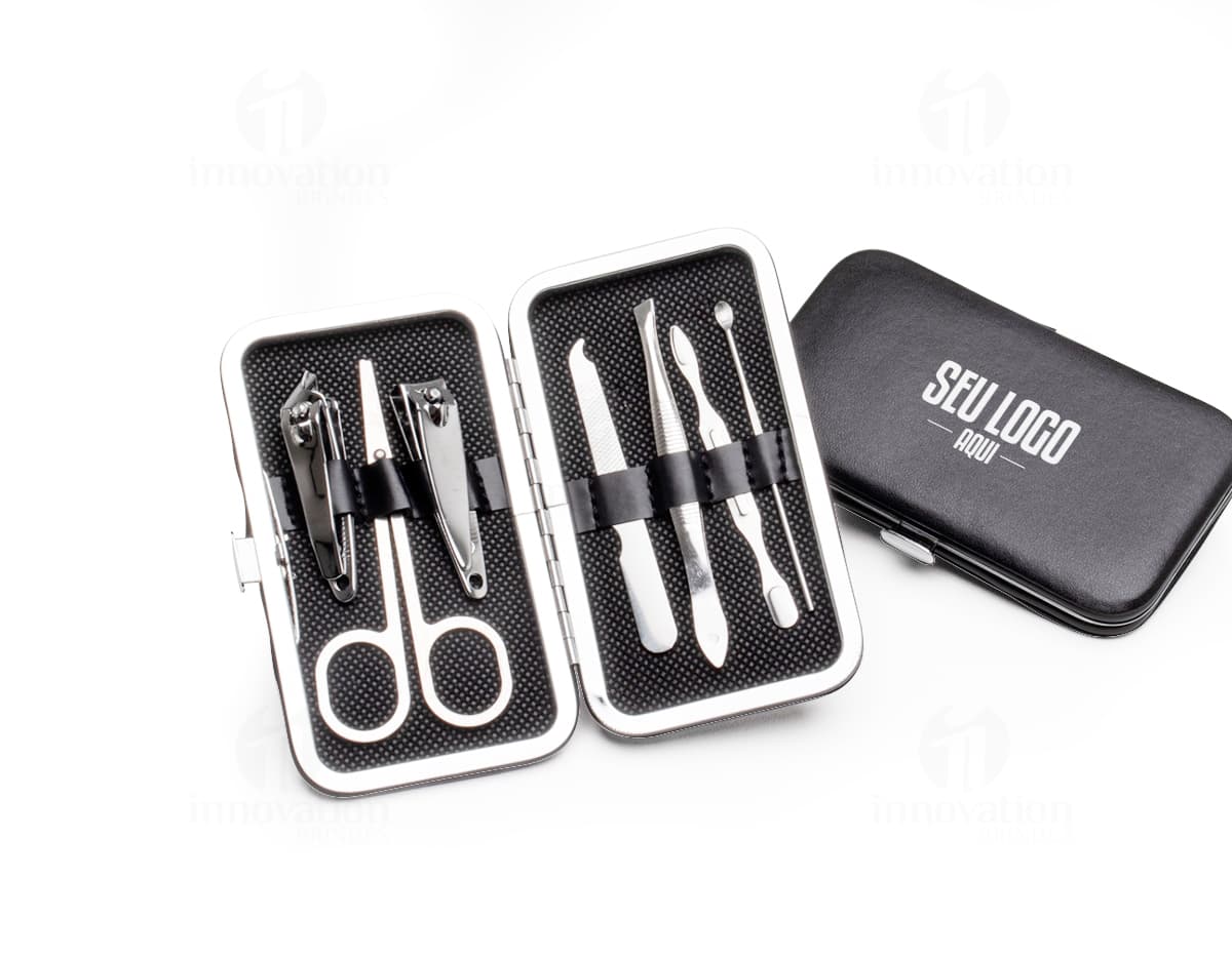 Kit Manicure 7 Peças em Aço Inoxidável para Cuidar das Suas Unhas com Estilo e Praticidade. Ideal para Viagens e Uso Diário. Um Must-Have para Manter Suas Mãos Sempre Perfeitas! Adquira Já o Seu.