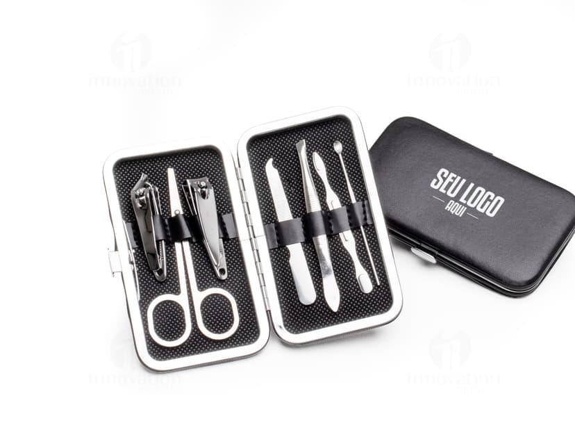 Kit Manicure 7 Peças em Aço Inoxidável para Cuidar das Suas Unhas com Estilo e Praticidade. Ideal para Viagens e Uso Diário. Um Must-Have para Manter Suas Mãos Sempre Perfeitas! Adquira Já o Seu.