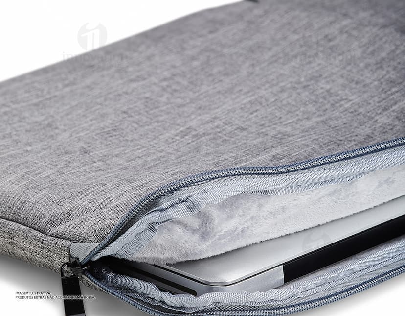 Pasta de couro marrom para tablet e notebook com fecho de metal, textura vintage e bolsos internos para armazenar documentos e cartões.