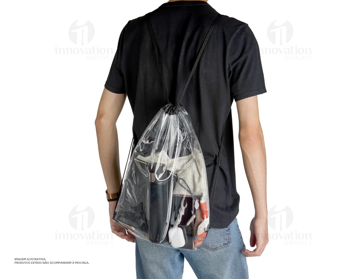 Mochila Saco em PVC preta com design de corações cor de rosa, estilo vintage. Ideal para compras, presente ou decoração. Traz um símbolo de amor e elegância.