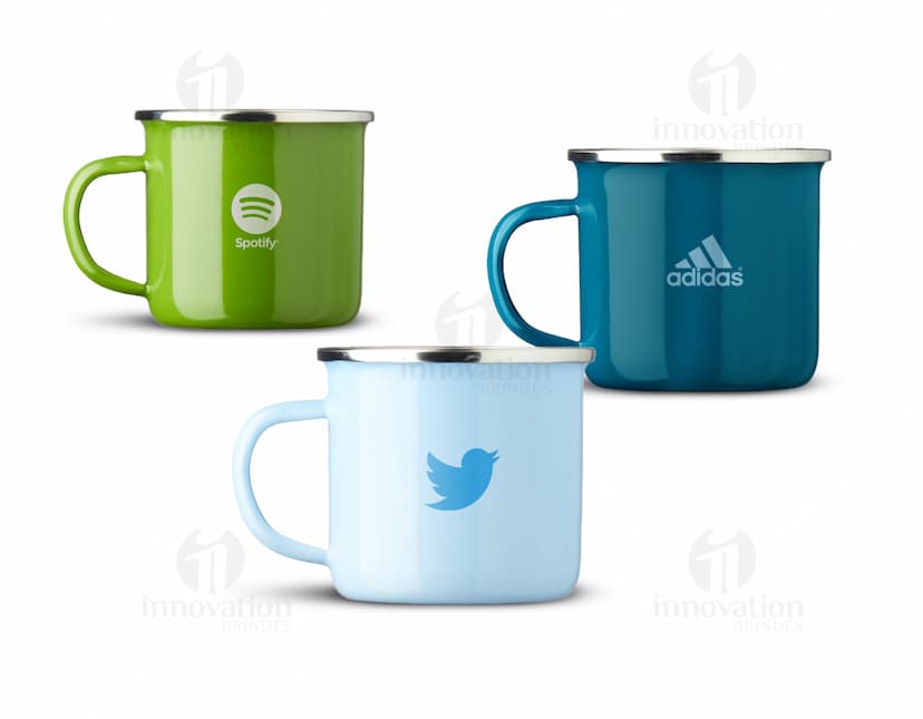 Caneca em inox com capacidade de 370ml, modelo de cor prateada.