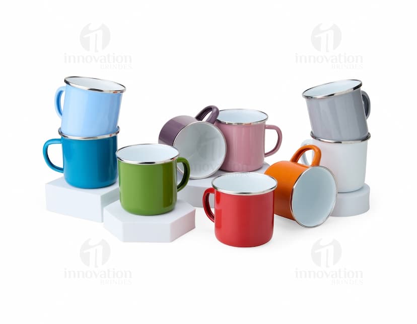 Caneca em inox com capacidade de 370ml, modelo de cor prateada.