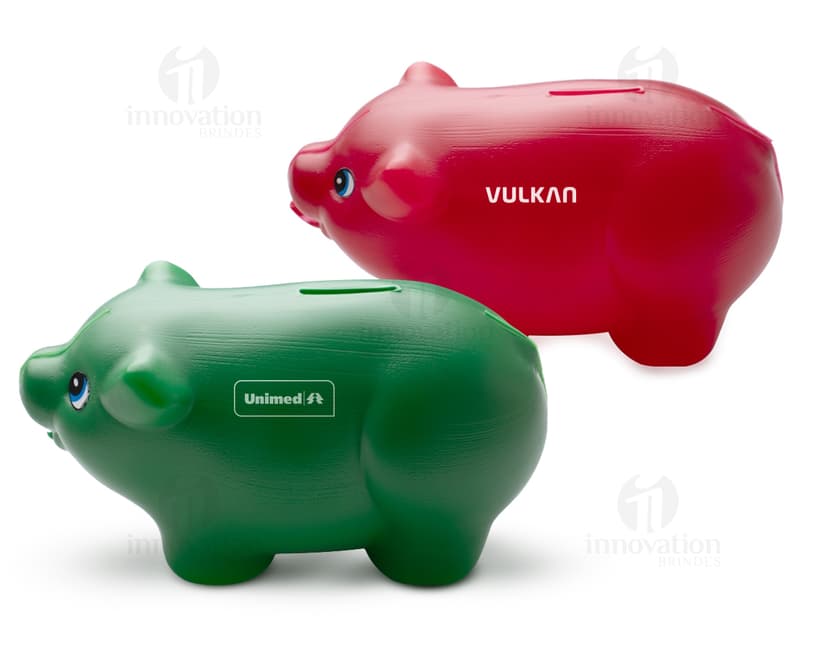 Imagem de um cofre plástico cor de rosa em forma de porquinho, utilizado para economizar dinheiro e fazer investimentos financeiros. O cofre tem um design de porquinho bonito e é ideal para guardar moedas e notas. Ideal para ensinar crianças sobre a importância de poupar dinheiro.