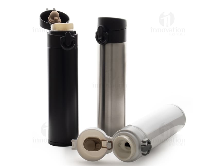 Garrafa térmica de inox de 340ml, equipamento de metal moderno com tampa de rosca e design elegante. A garrafa possui uma superfície prateada brilhante, com reflexos digitais e ícone de energia. Ideal para manter líquidos quentes ou frios por horas.