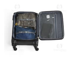 Maleta de viaje de 48 litros en cuero negro, moderna y elegante, ideal para viajes de negocios. Incluye asa de mano