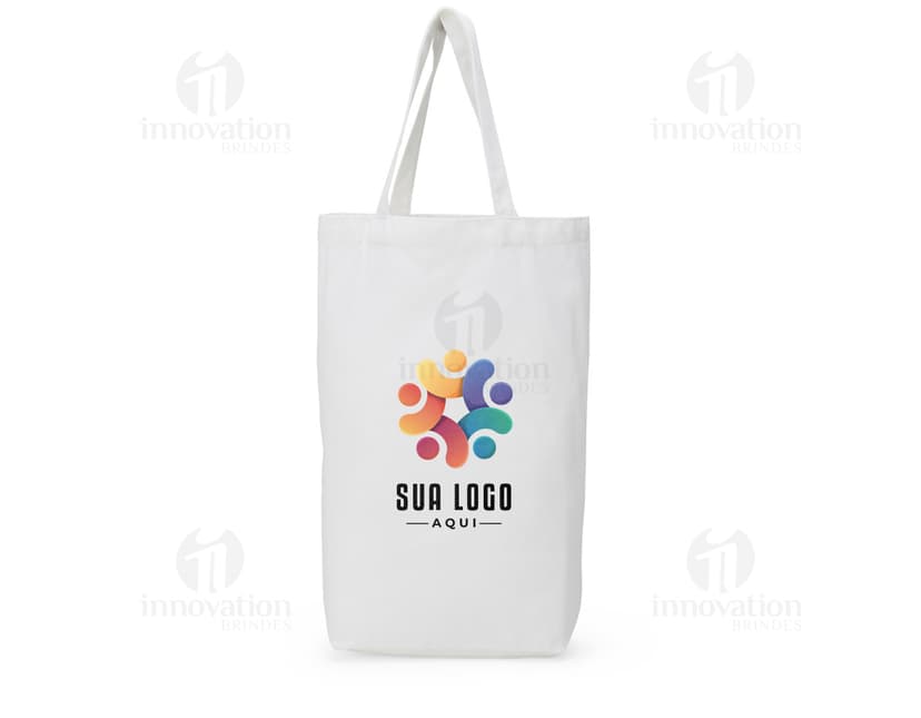 Sacola de algodão com alças internas, ideal para carregar compras no shopping. A embalagem é feita de papel, vazia e vem com etiqueta. Ótima opção para presentes, pode ser usada para transportar produtos de forma segura.