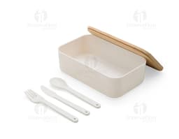 Marmita Fibra Trigo em uma imagem com utensílios de cozinha, comida, objetos metálicos, talheres, pratos vazios e reflexos