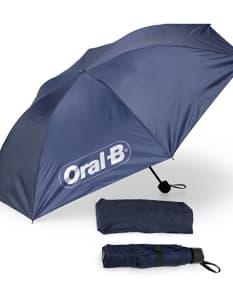 Guarda chuva manual de nylon vinil com design moderno em tons coloridos e vibrantes. A estrutura em aço proporciona proteção contra a chuva e paredes de vidro que permitem a passagem de luz natural, criando uma atmosfera alegre e divertida. Ideal para uso em ambientes urbanos e atividades de lazer ao ar livre.