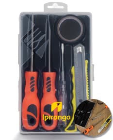 Kit de ferramentas de 5 peças em metal prateado e preto. Tecnologia moderna e equipamento eletrônico, com botões, display e alto-falantes integrados. Ideal para negócios, música e entretenimento.