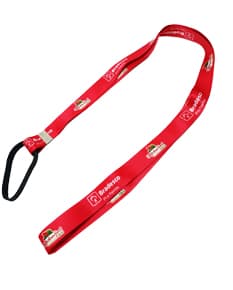 Cordão para copo de 85cmx20mm - Prático e elegante, este cordão para copo é perfeito para eventos empresariais e brindes personalizados. Feito de material plástico resistente e isolado, garante segurança e praticidade. Seu design fashion e retro, com acabamento em aço e borracha, adiciona um toque de elegância ao seu dia a dia. Ideal para identificação e conexão de equipamentos, proporcionando maior praticidade e agilidade. Adquira já o seu e destaque-se no mundo dos negócios!