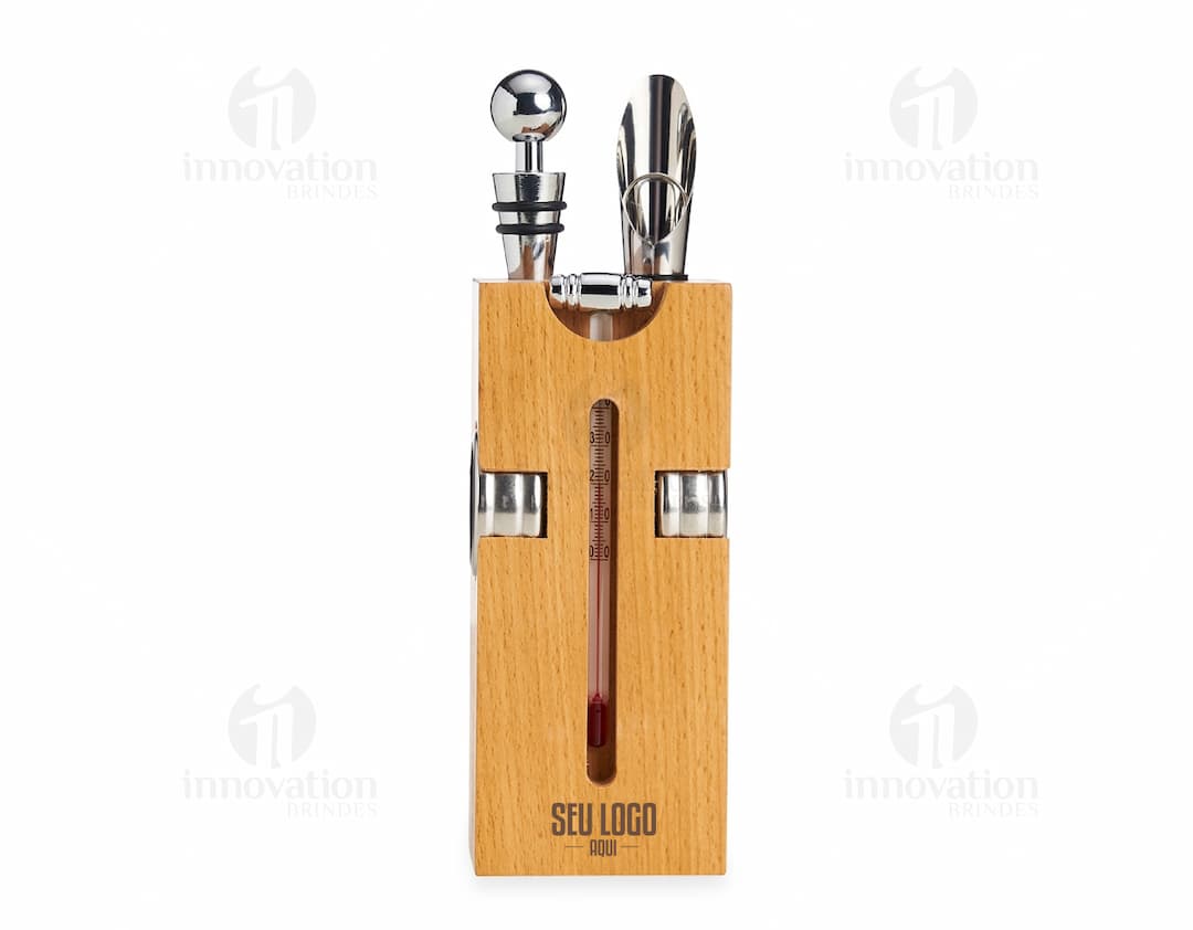 Kit de vinho em aço, contendo 6 peças: abridor, cortador de selo, termômetro, bico vertedor, tampa e anel anti-gotas. Um conjunto completo para apreciadores de vinho.