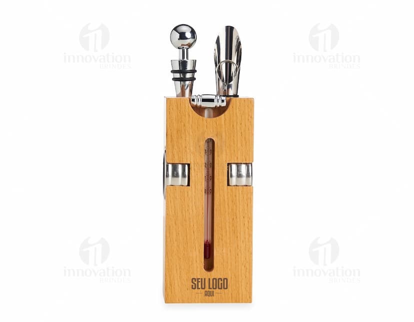 Kit de vinho em aço, contendo 6 peças: abridor, cortador de selo, termômetro, bico vertedor, tampa e anel anti-gotas. Um conjunto completo para apreciadores de vinho.