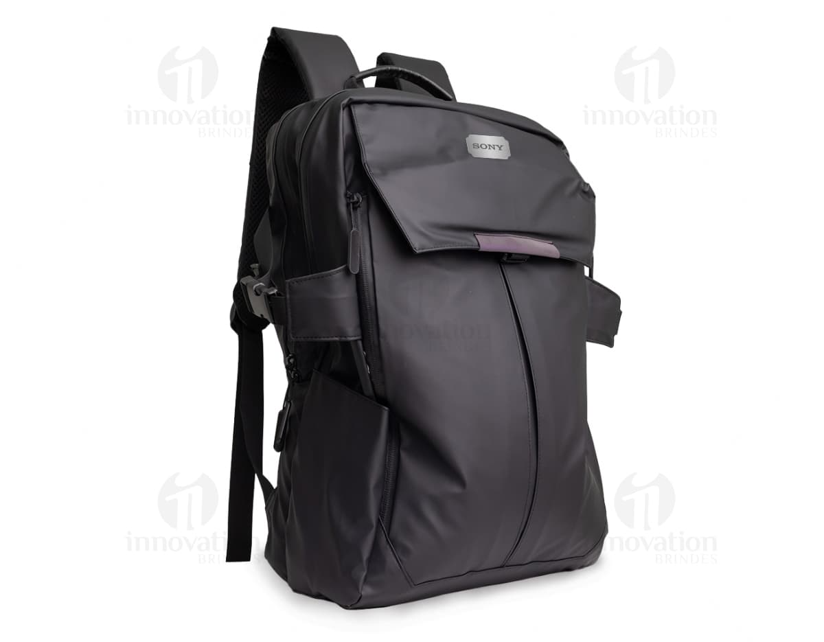 Mochila em couro sintético de alta qualidade com capacidade de 30 litros. Modelo elegante e prático para seu dia a dia. Ideal para viagens, trabalho ou escola. Confeccionada em material resistente e com design moderno. Garanta já a sua!