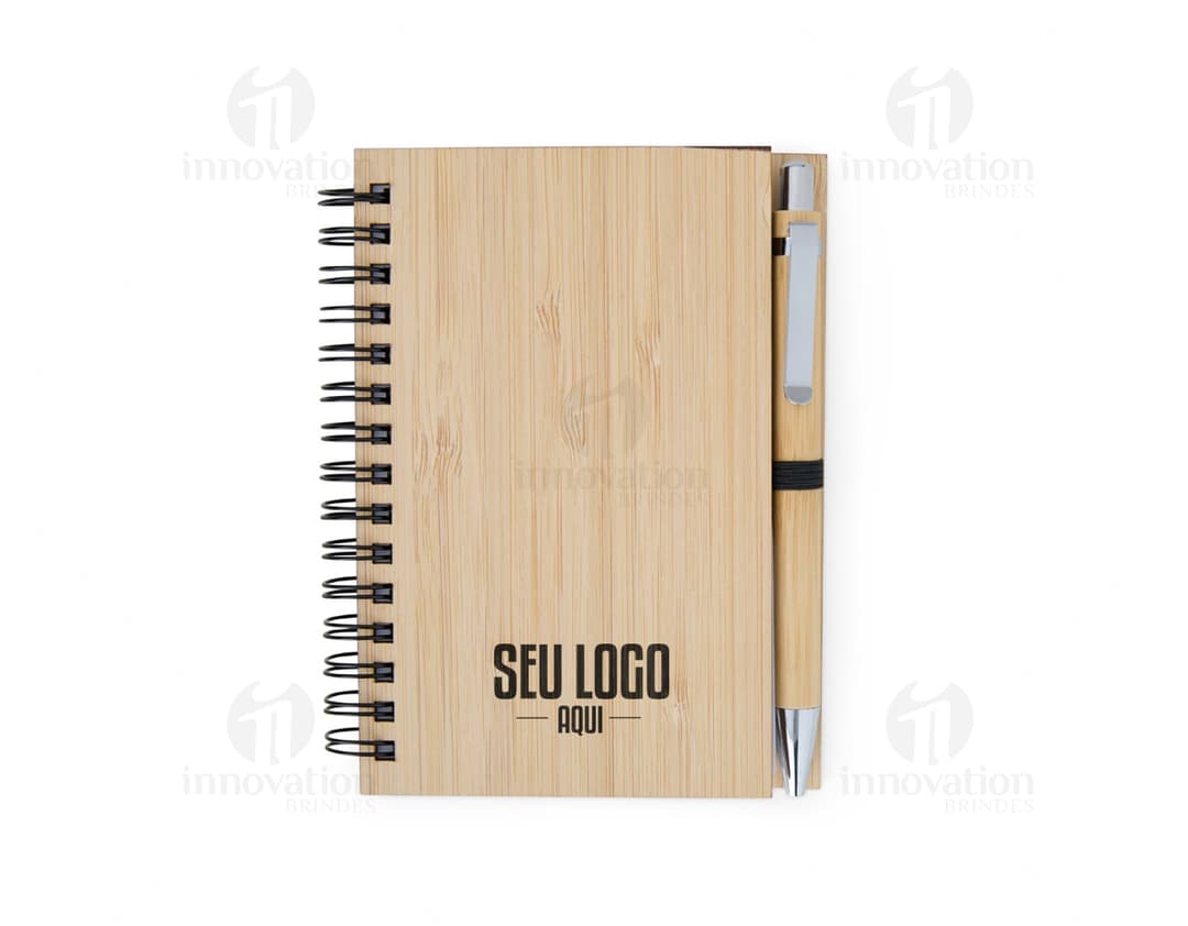 Caderneta em bambu com caneta, perfeita para anotações no dia a dia. Feita em material sustentável, ideal para quem busca