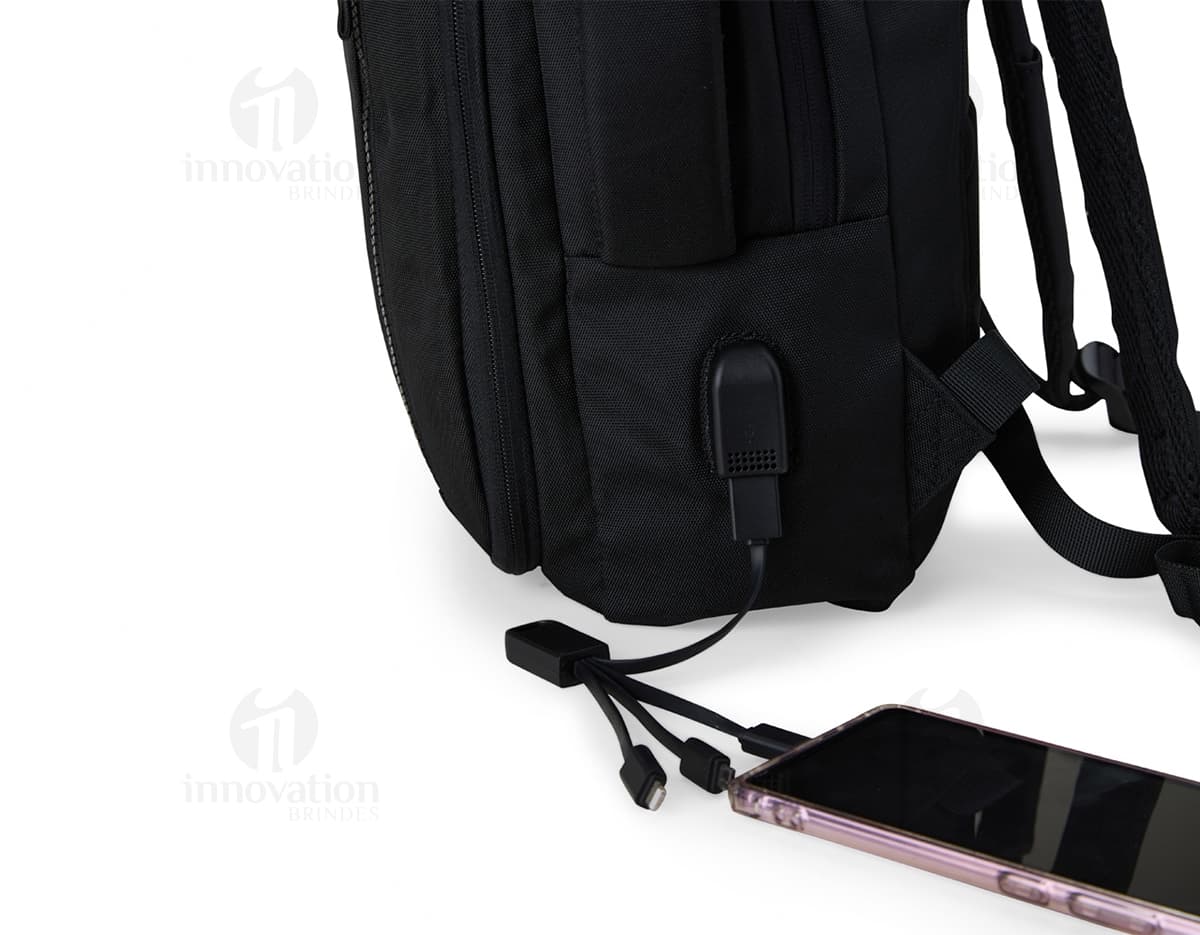 Mochila de nylon 21 litros para viagens e negócios. Mochila resistente e moderna para armazenar seus pertences com praticidade e estilo. Perfeita para quem busca elegância e funcionalidade em suas jornadas. Adquira já a sua!