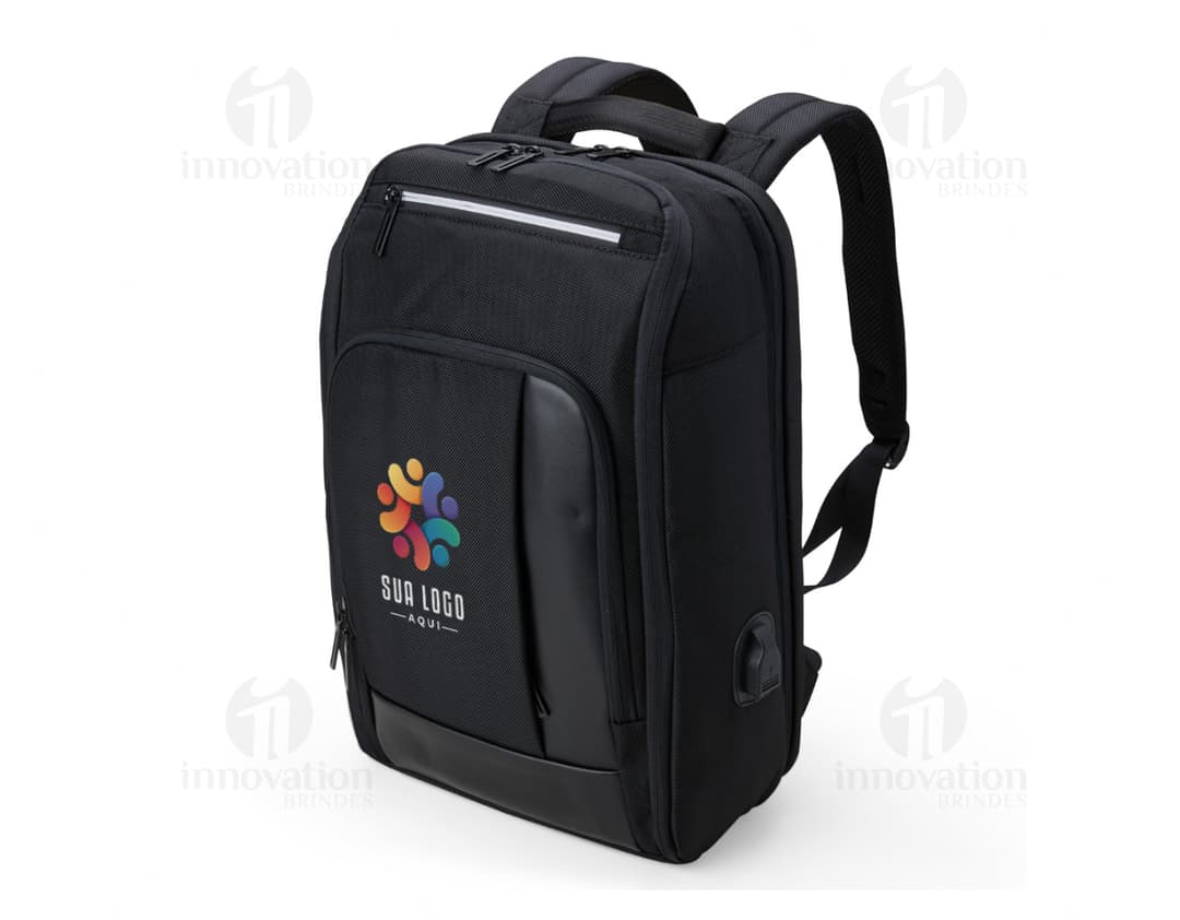 Mochila 23L preta com detalhes em couro, estilo vintage e moderno. Perfeita para viagens e negócios, possui alça, fecho eletrônico, compartimentos para equipamentos eletrônicos e câmera.
