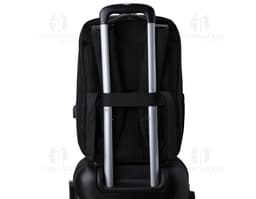 23L black backpack with leather details, vintage and modern style. Perfect for travel and business, it has a handle