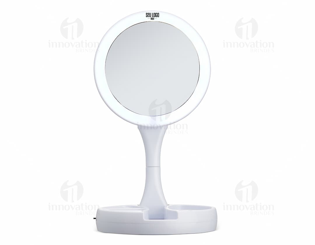 Espelho dobrável com LED recarregável. Design moderno e funcional para facilitar sua rotina de beleza. Perfeito para ampliar sua imagem e garantir a precisão na maquiagem. Leve, portátil e prático. Aumente o visual do seu desktop com esse item indispensável. Aproveite a iluminação de qualidade para descobrir cada detalhe do seu rosto. Adquira já o seu!