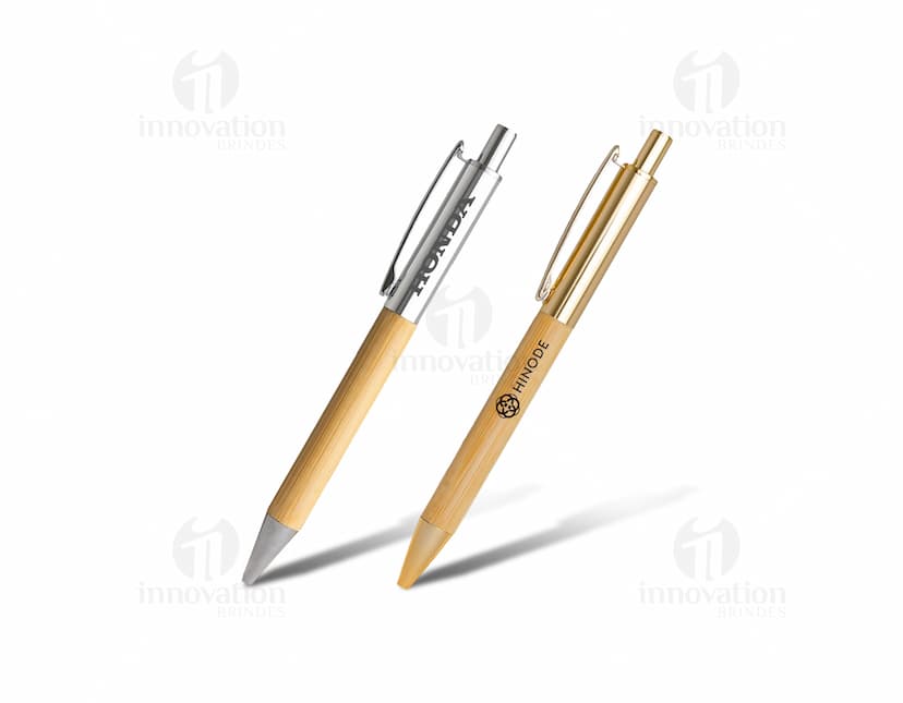 Caneta de metal e bambu para escrita suave e elegante. Perfeita para uso no escritório, na escola ou em reuniões de negócio. Ideal para assinaturas e anotações. Produto de alta qualidade e design moderno. Adquira já a sua e destaque-se!