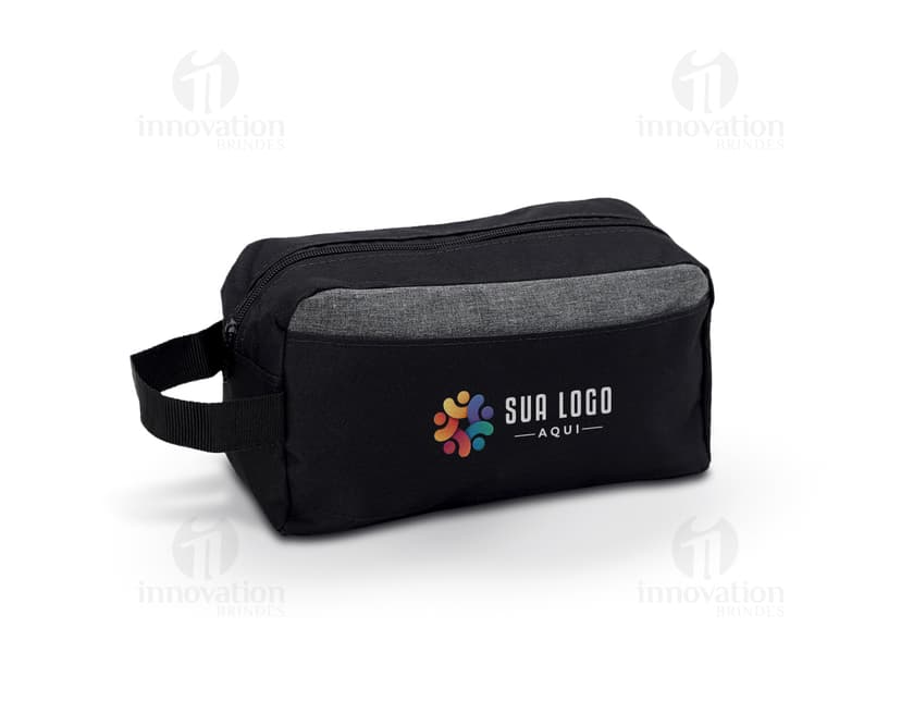 Nécessaire de nylon preta e moderna para organizar seus acessórios com estilo e praticidade. Ideal para viagens ou uso no dia a dia, mantendo seus pertences pessoais seguros e organizados. Adquira já o seu e tenha tudo ao alcance das mãos!