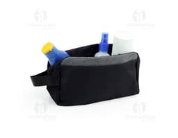 Nécessaire de nylon preta: armazene seus pertences com estilo e praticidade! Ideal para viagens e uso diário, este item é