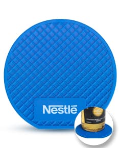 Porta Copo PVC - Mantenha sua bebida protegida e sua mesa livre de marcas! Ideal para brindes personalizados. Acesse nosso site e garanta o seu!