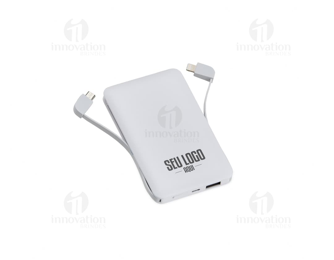 Power bank preto de 5.000mAh com luz LED e porta USB. O dispositivo eletrônico é um equipamento de tecnologia compacto e