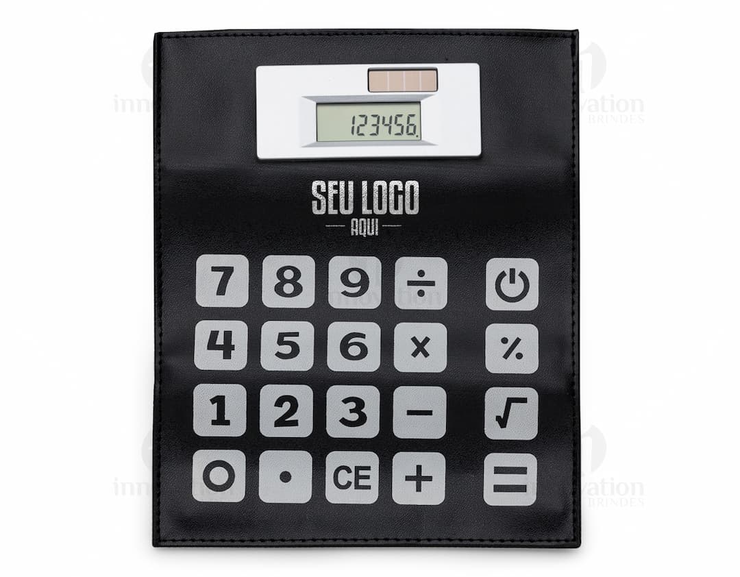 Mouse pad com calculadora solar - Otimize suas contas e planeje seu orçamento com praticidade! Nunca mais esqueça uma conta a pagar ou um prazo importante. Mantenha suas finanças em dia e tenha o controle total de suas despesas. Incremente seu ambiente de trabalho com essa solução inteligente e eficiente.