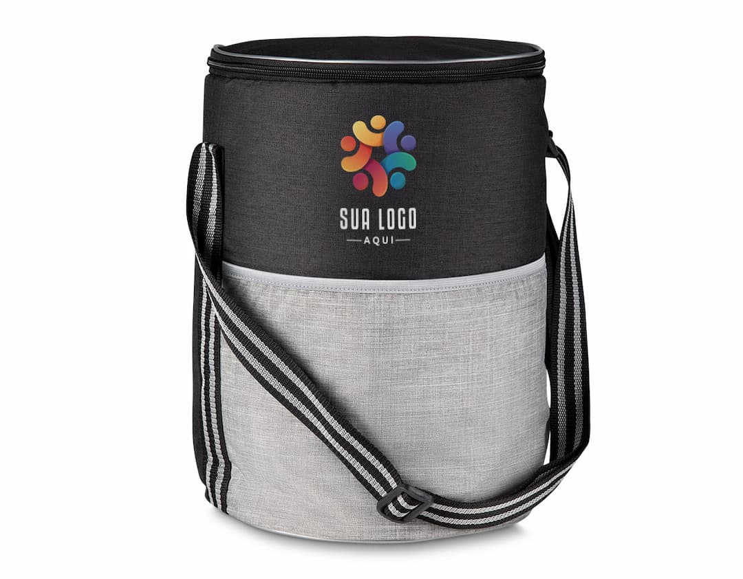 Bolsa térmica preta com capacidade de 25 litros, feita de couro, possui alça, zíper, design moderno e elegante. Ideal para viagens, negócios, armazenamento de alimentos, com compartimentos para organização de objetos.