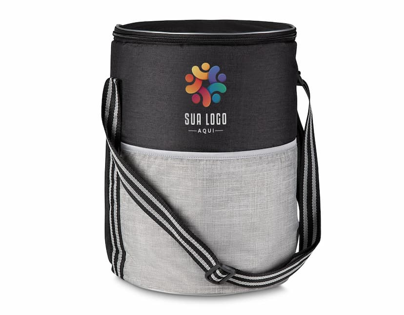 Bolsa térmica preta com capacidade de 25 litros, feita de couro, possui alça, zíper, design moderno e elegante. Ideal para viagens, negócios, armazenamento de alimentos, com compartimentos para organização de objetos.